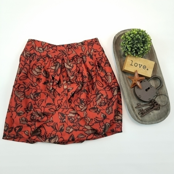 Eva Franco red black floral print bubble hem lined mini skirt size 4 - Picture 2 of 9